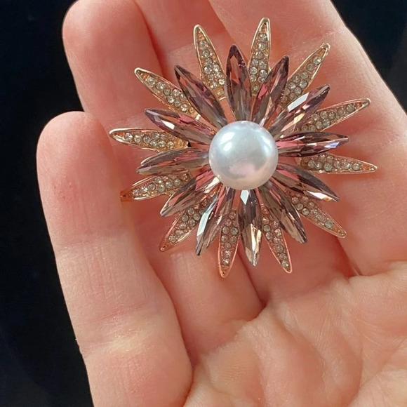 Starburst Sparkly Floral Snowflake Brooch with Faux Pearl and Burgundy Navettes - Picture 4 of 10